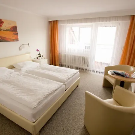 Hotel Weinhaus Weis 3*