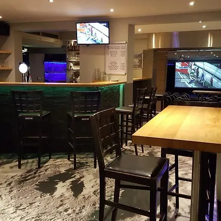 Weinhaus Weis Hotel Leiwen