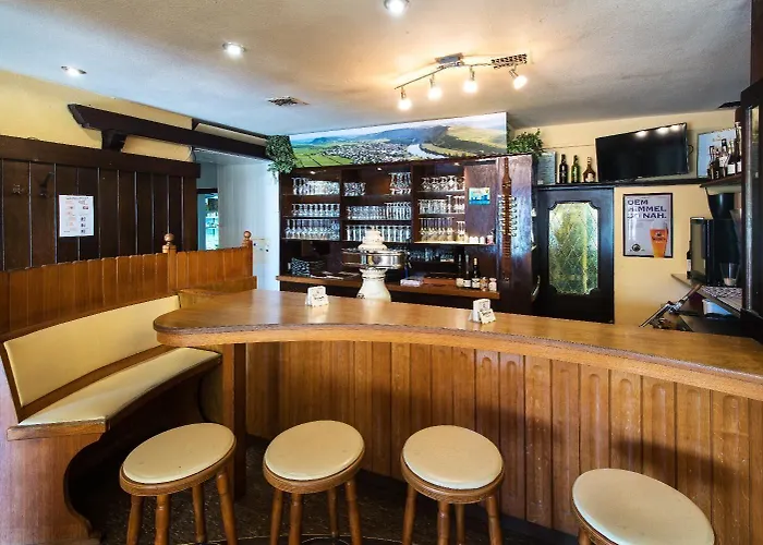 Hotel Weinhaus Weis 3*