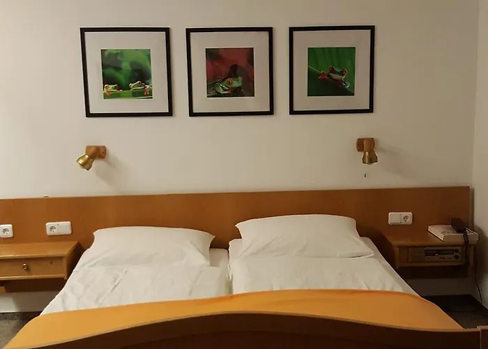 Hotel Weinhaus Weis 3*