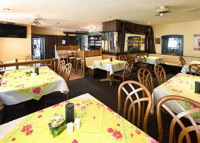 Weinhaus Weis Hotel Leiwen